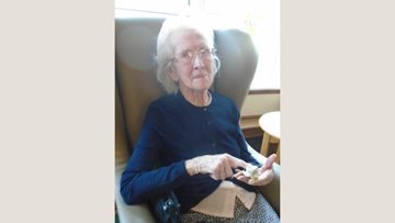 Grosvenor Park care home Residents welcome Jaws and Claws